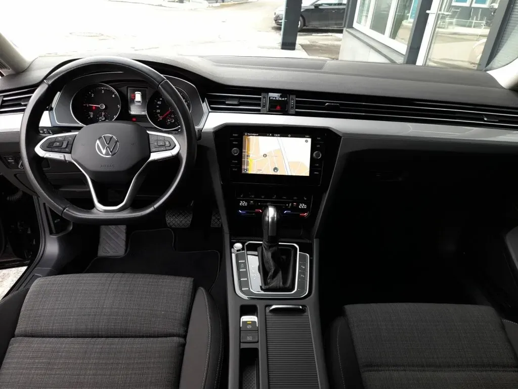 Volkswagen Passat 2022 photo 3