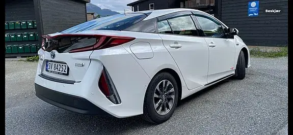 Toyota Prius Plug-In Hybrid 2017 photo 4