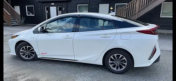 Toyota Prius Plug-In Hybrid 2017 photo 5