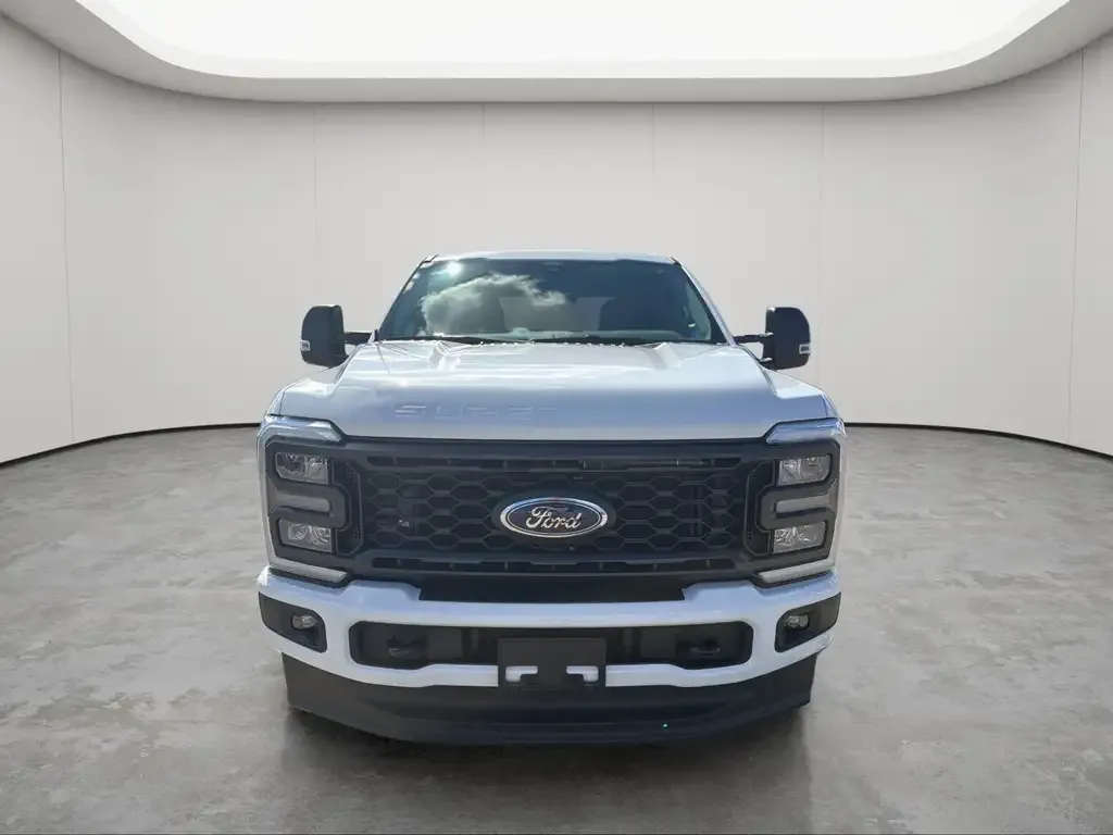 Ford F-350 Super Duty 2026 photo 2