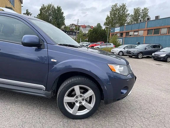 Mitsubishi Outlander 2010 photo 2