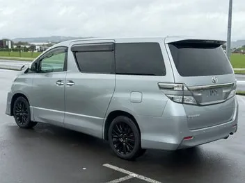 Toyota Vellfire 2013 photo 5