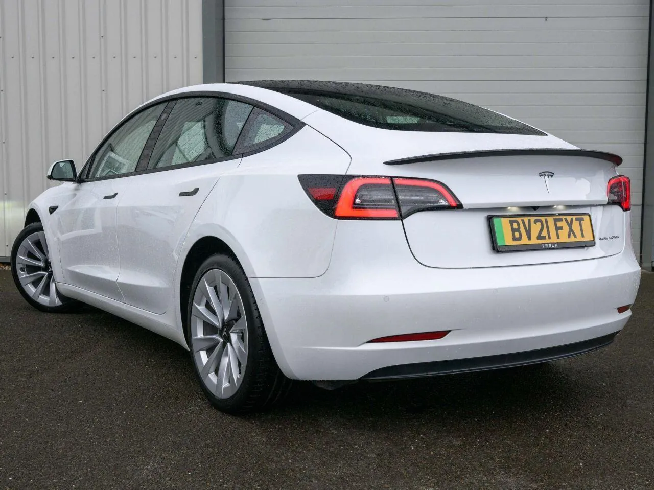 Tesla Model 3 2021 photo 2
