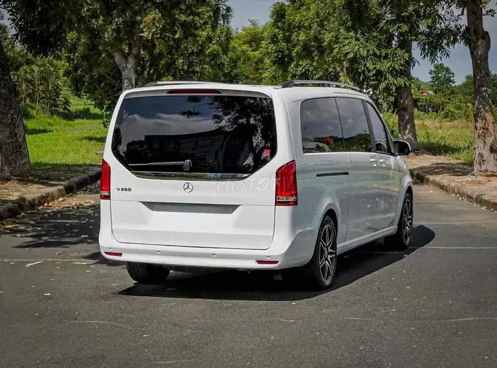 Mercedes-Benz V-Class 2023 photo 5