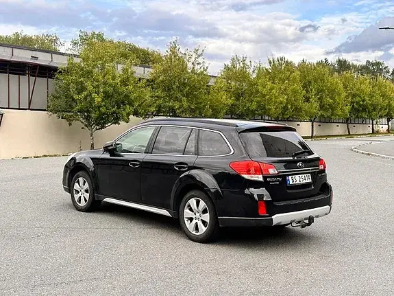 Subaru Legacy 2011 photo 2