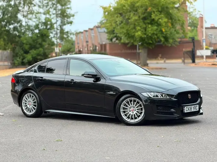 Jaguar Xe 2018 photo 5