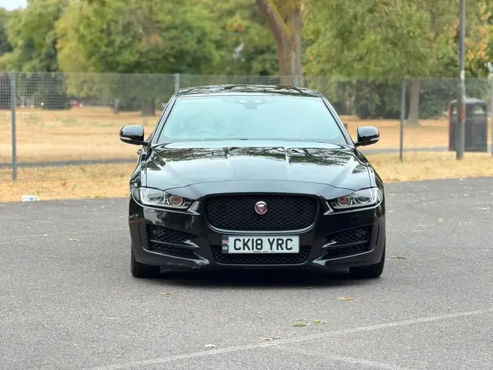 Jaguar Xe 2018 photo 2