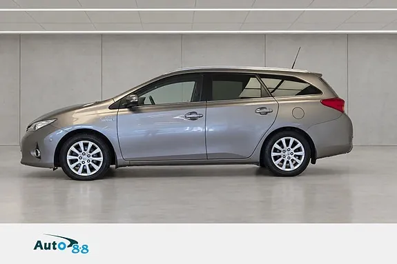 Toyota Auris 2013 photo 3