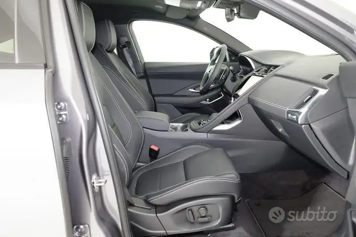Jaguar E-Pace 2023 photo 3