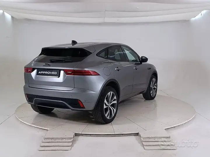 Jaguar E-Pace 2023 photo 2