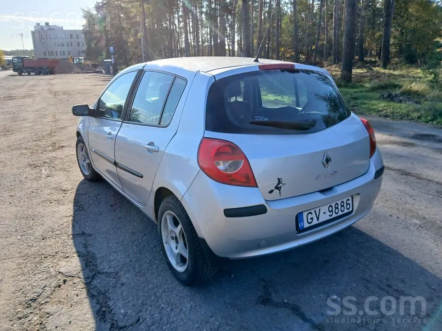 Renault Clio 2007 photo 2