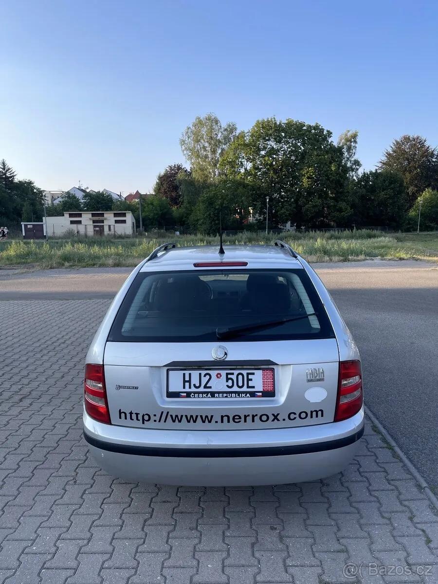 Skoda Fabia 2004 photo 2