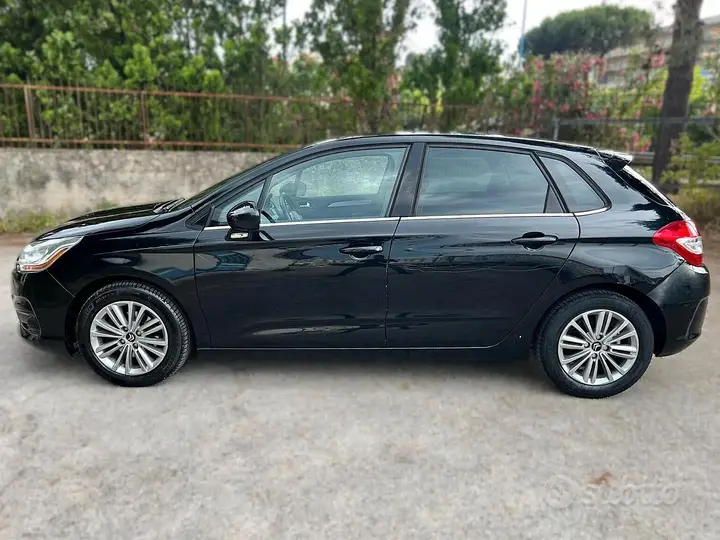 Citroen C4 2011 photo 2