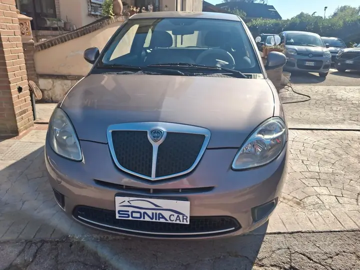 Lancia Ypsilon 2010 photo 2