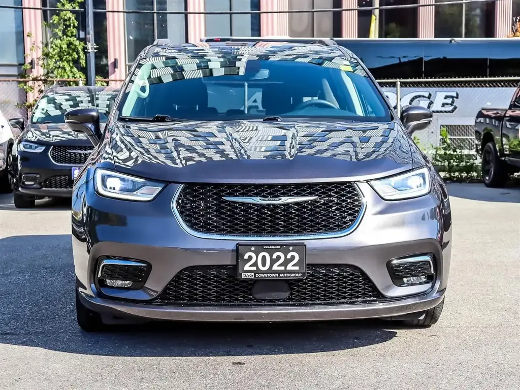Chrysler Pacifica 2022 photo 2
