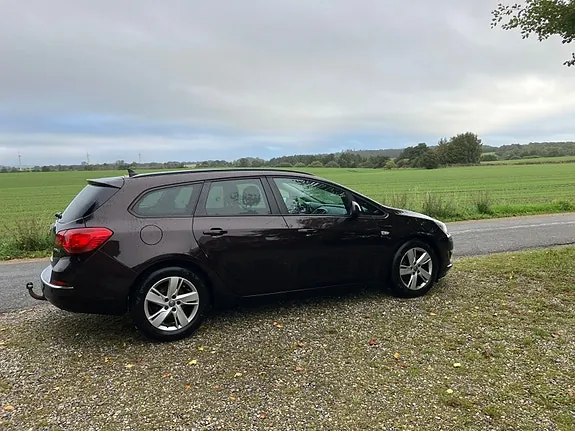 Opel Astra 2014 photo 2