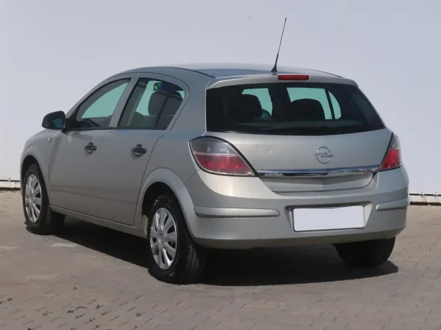Opel Astra 2011 photo 3