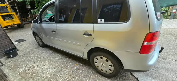Volkswagen Touran 2006 photo 3
