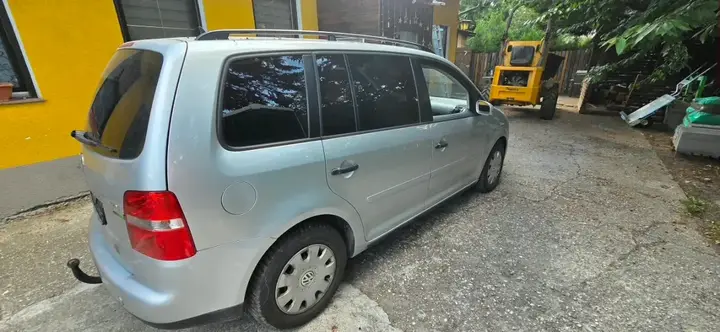 Volkswagen Touran 2006 photo 2