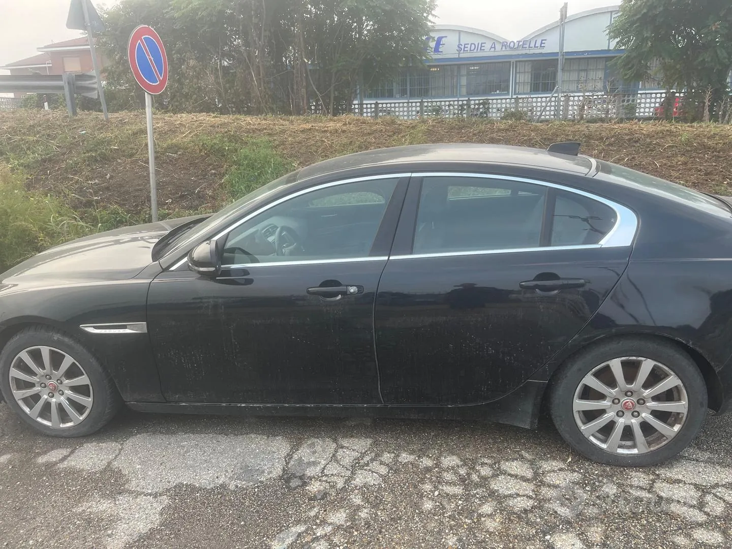 Jaguar Xe 2018 photo 2