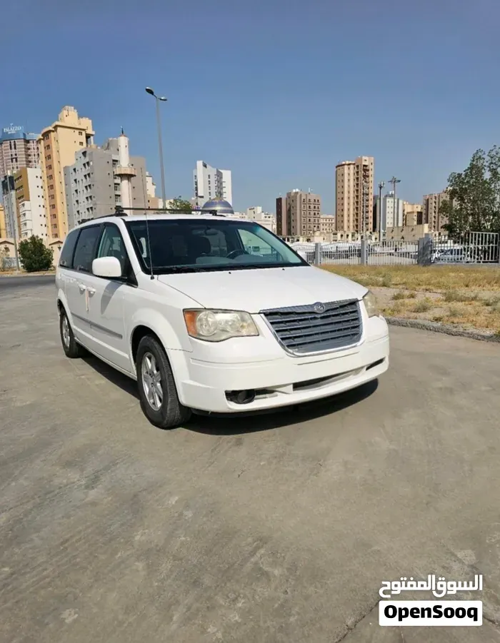 Chrysler Town & Country 2010 photo 4