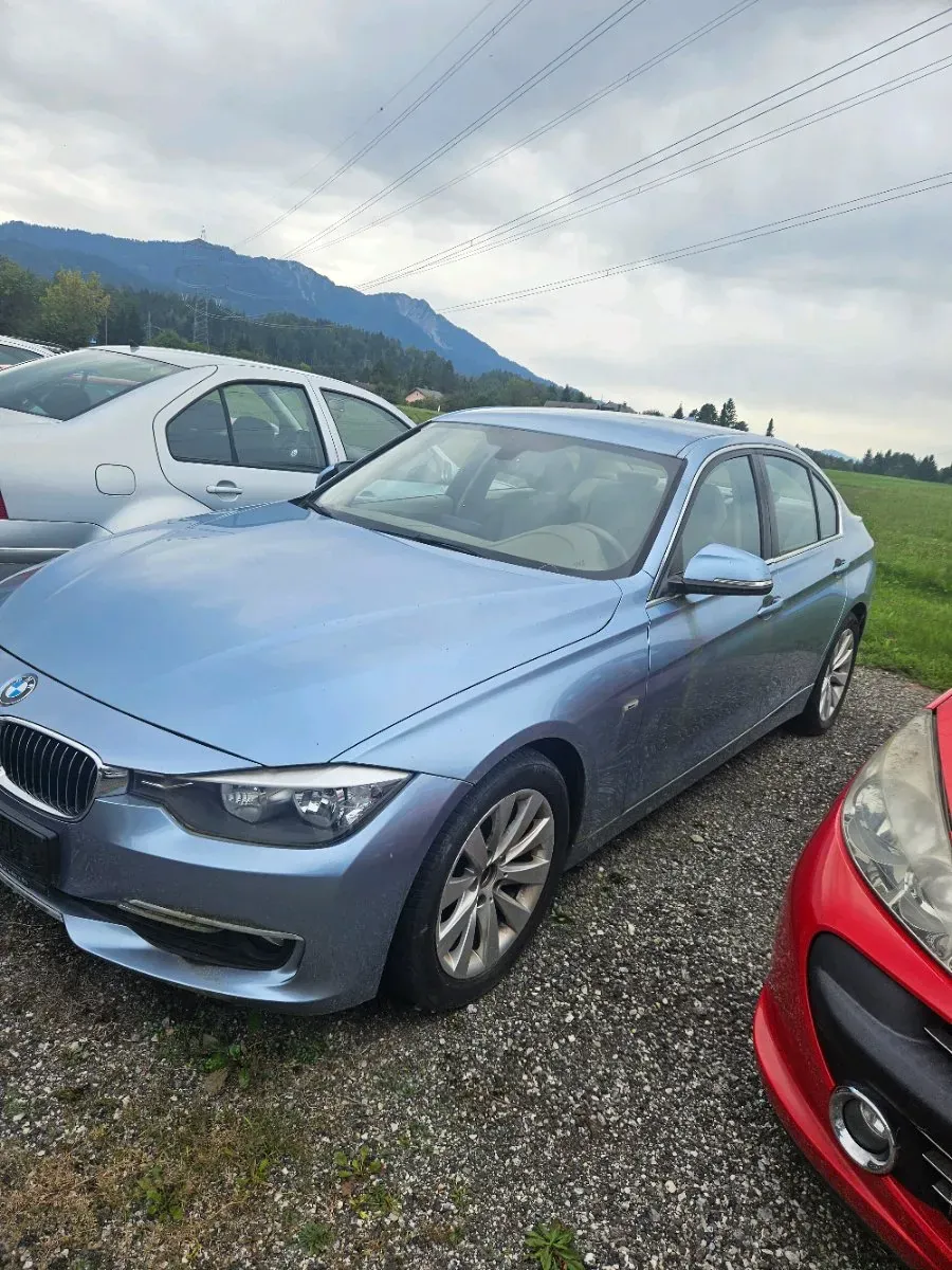 BMW 3Er-Reihe 320I 2012 photo 2