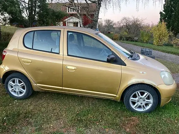 Toyota Yaris 2000 photo 3