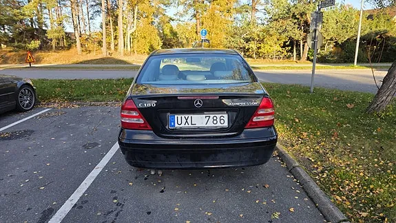 Mercedes-Benz C180 2004 photo 3