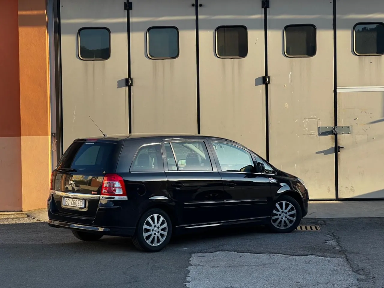 Opel Zafira 2011 photo 2