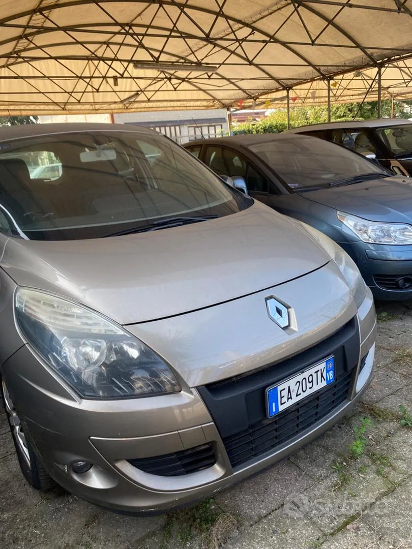 Renault Scenic 2010 photo 2