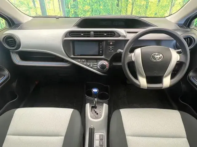 Toyota Aqua 2013 photo 2