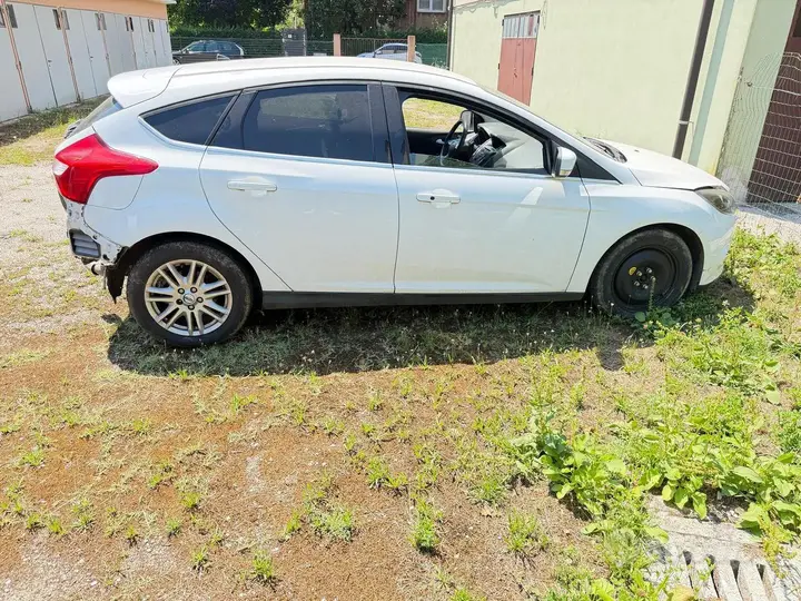 Ford Focus 2011 photo 2