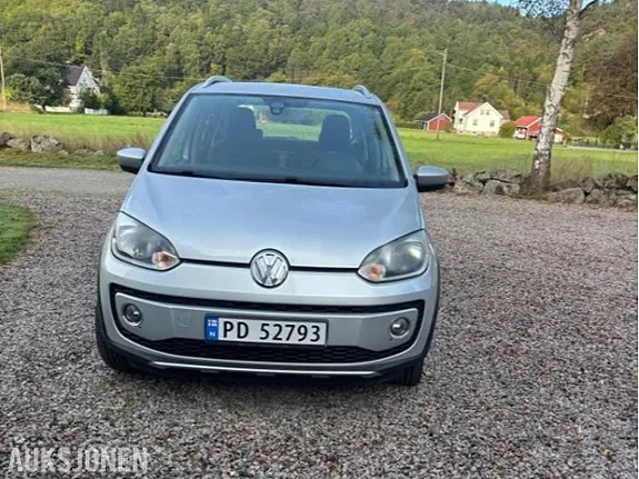 Volkswagen Up 2014 photo 2
