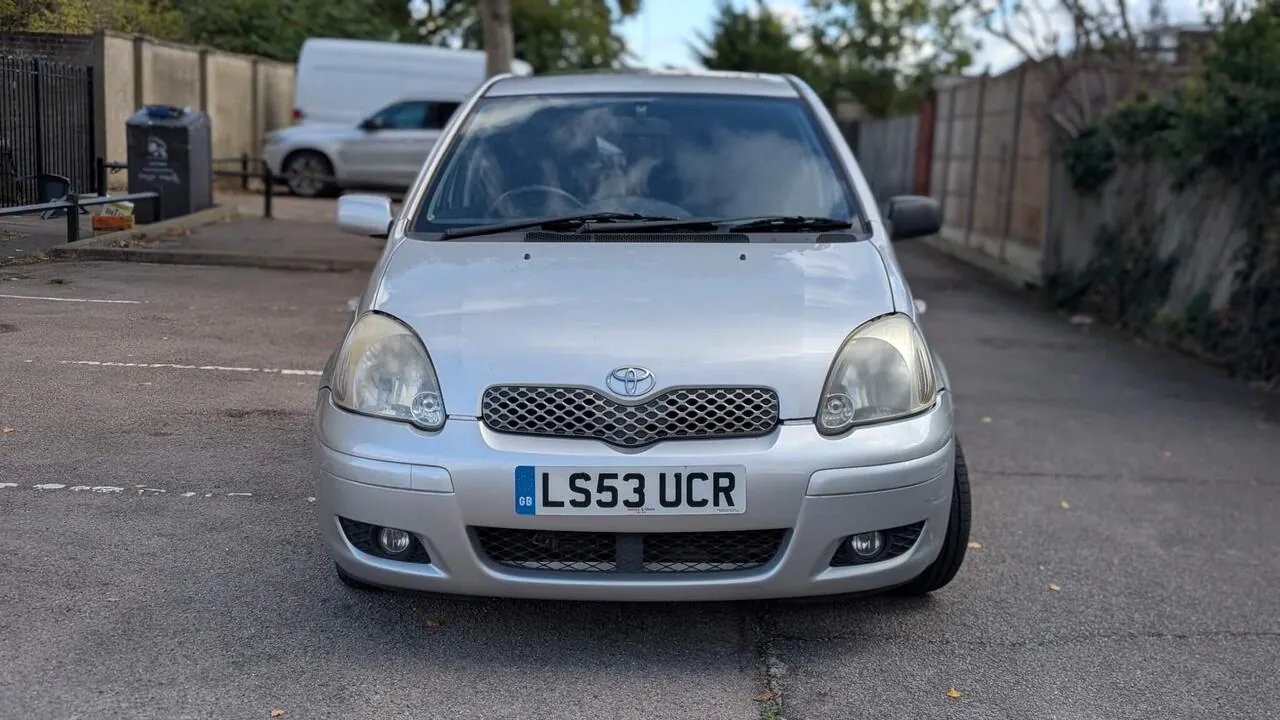 Toyota Yaris 2003 photo 2
