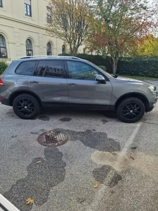 Volkswagen Touareg 2012 photo 2