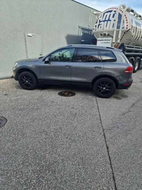 Volkswagen Touareg 2012 photo 3