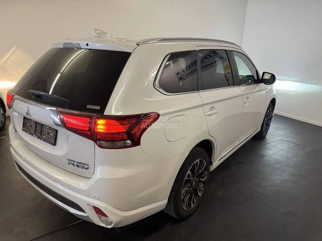 Mitsubishi Outlander 2018 photo 2