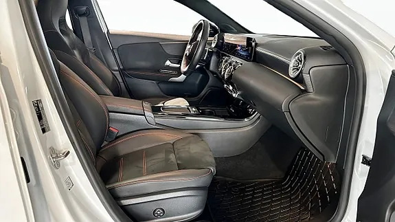 Mercedes-Benz A200 2023 photo 3