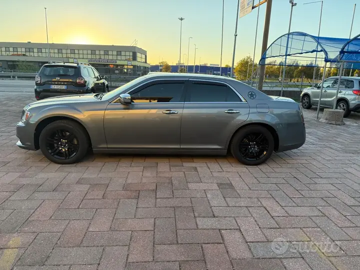 Lancia Thema 2012 photo 2