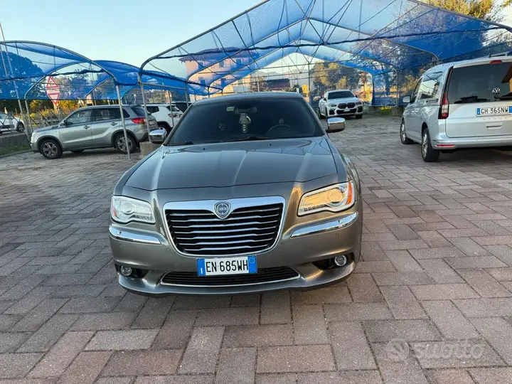 Lancia Thema 2012 photo 3