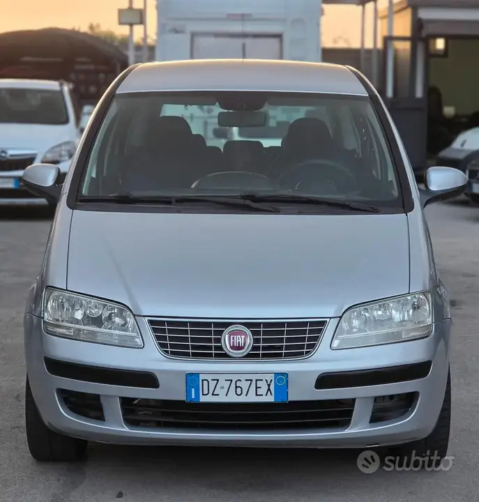 Fiat Idea 2009 photo 2