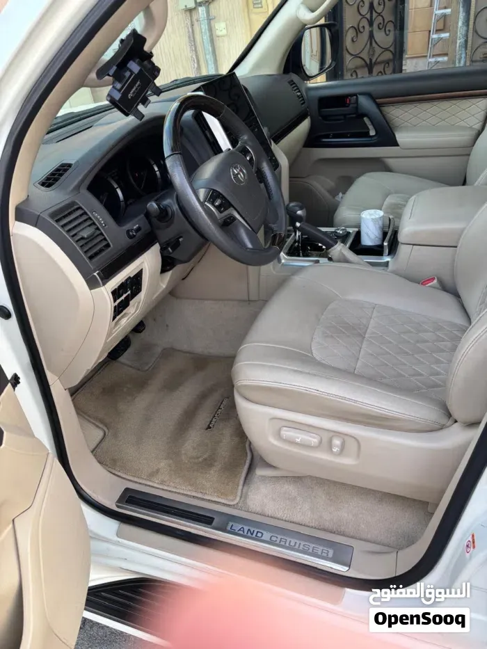 Toyota Land Cruiser 2019 photo 2