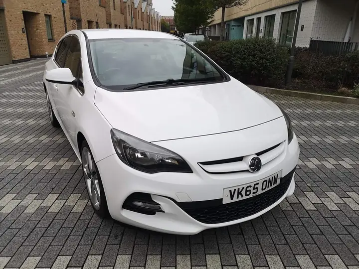 Vauxhall Astra 2015 photo 3