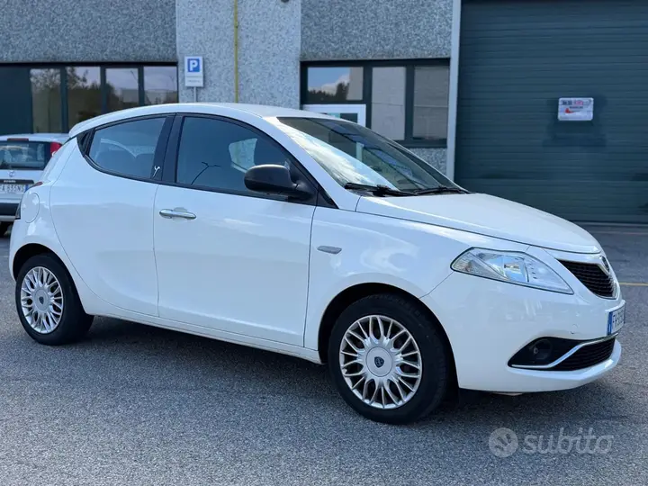 Lancia Ypsilon 2017 photo 2