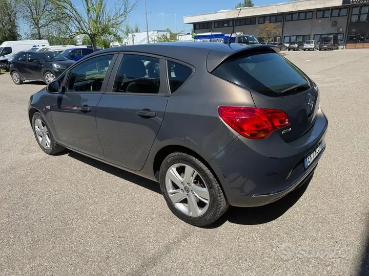 Opel Astra 2013 photo 3