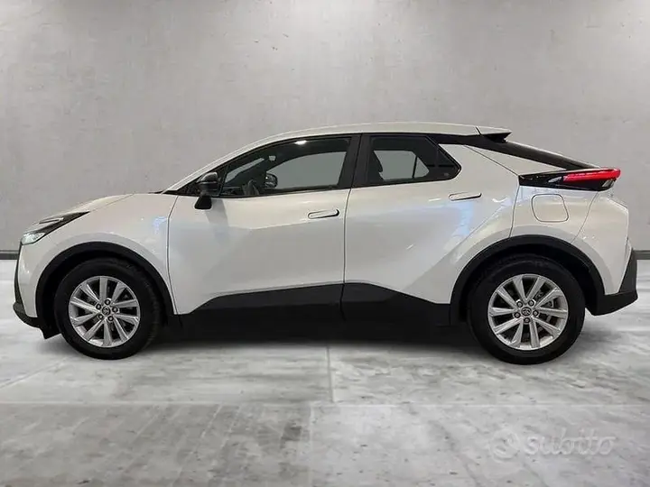 Toyota C-Hr 2024 photo 2