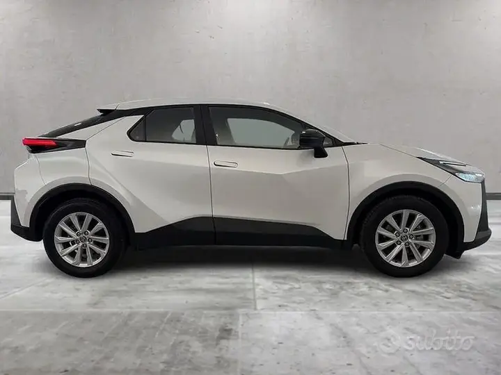 Toyota C-Hr 2024 photo 3