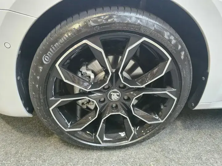 Skoda Octavia 2021 photo 2