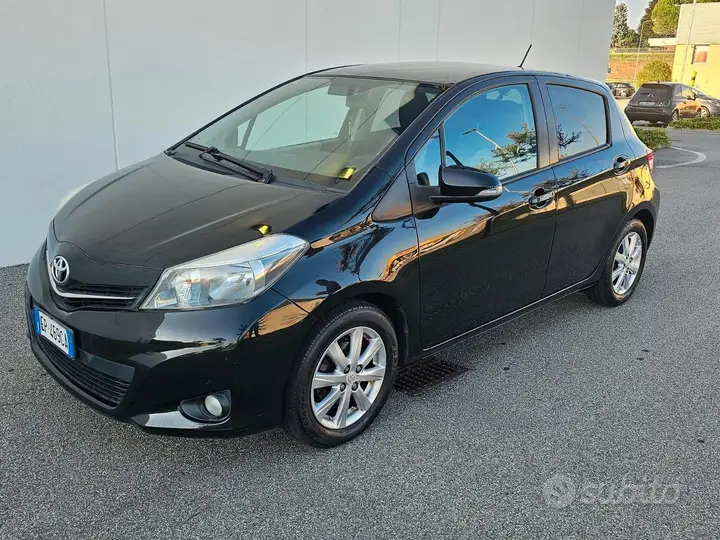 Toyota Yaris 2012 photo 2