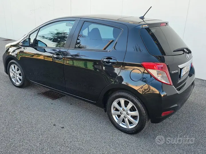 Toyota Yaris 2012 photo 3